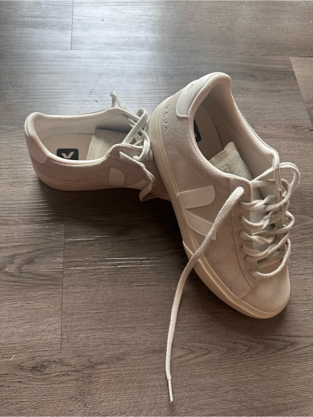 Veja Off-White Women's Low-Top Sneakers